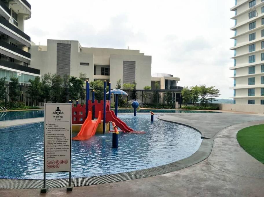 Cozy, High-Floor 2Br Apt Near Legoland Apartman Nusajaya  Kültér fotó